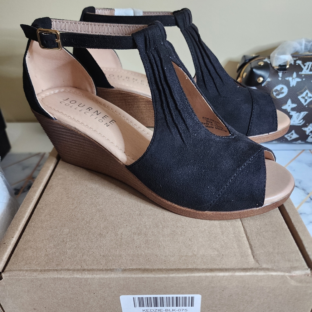 BNWB Journee Collection Women's 7.5 Black Wedge Sandals